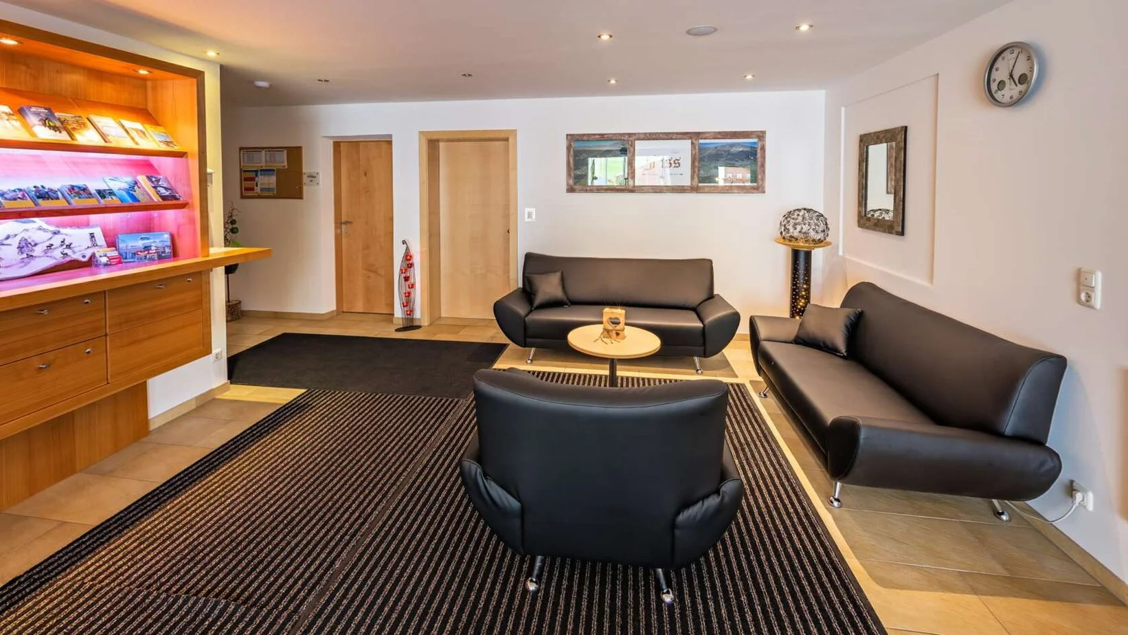 Bild Halle Halle Lounge Apart Hotel Bergkönig in Fiss